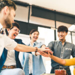 IMAGE_People_Teamwork (Mulit Races)_Bigstock_180270886